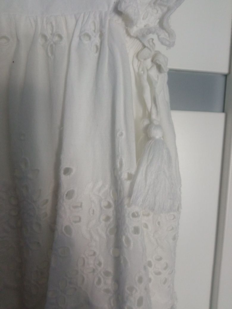 Piękna biała sukienka 134/ 140