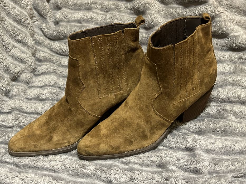 Стильні жіночі замшеві черевики(казаки)