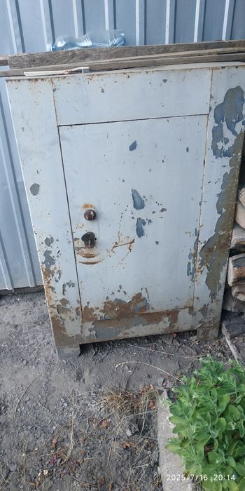 Продам сейф.     .