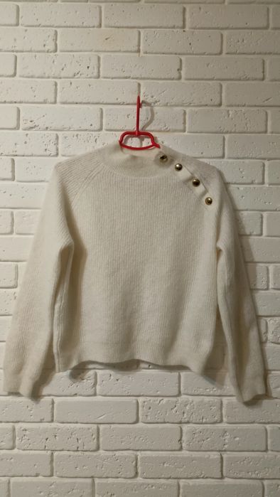 Об'ємний светр з вовни мериноса та мохеру  від дорогого бренду Sezane