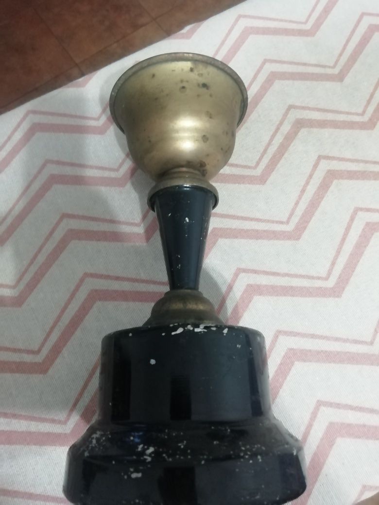 Taça antiga usada
