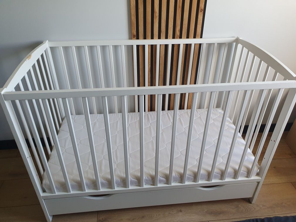 Białe łóżeczko sosnowe z szufladą 120x60 * dostawka * materac