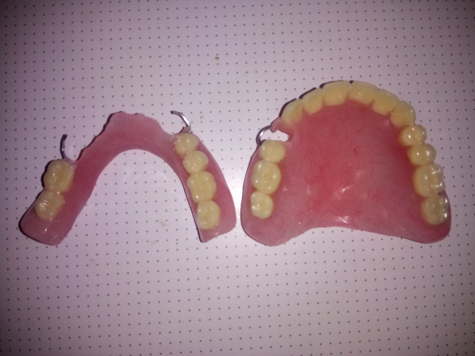 Зубний технік виготовляю знімні та незнімні протези