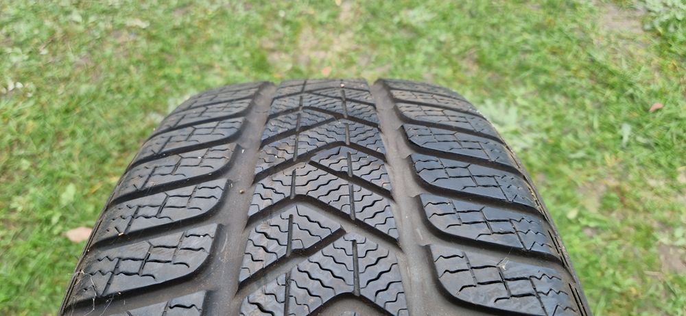 Opona Pirelli Sottozero 3 225/45/18 zima,zimowa