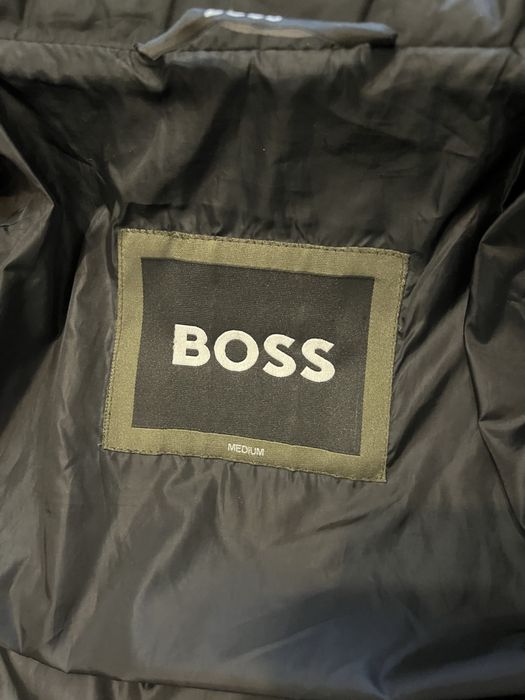 Продам зимову куртку BOSS