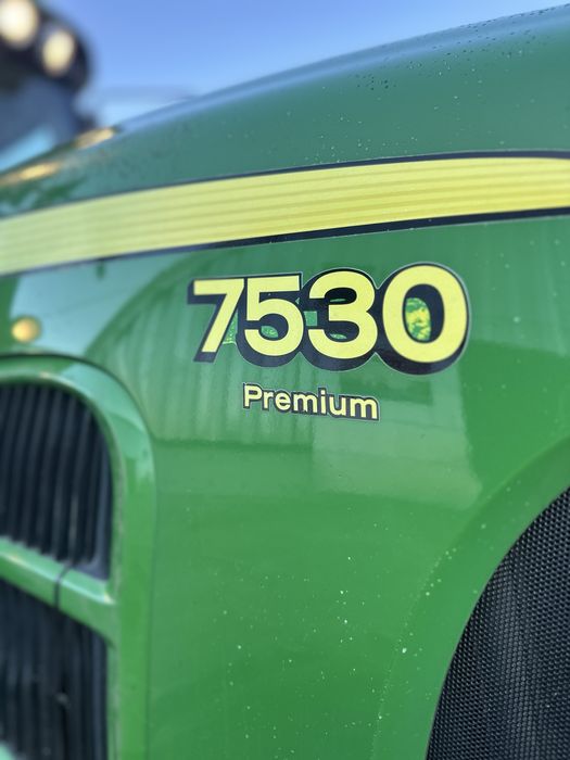 Трактор John Deere 7530