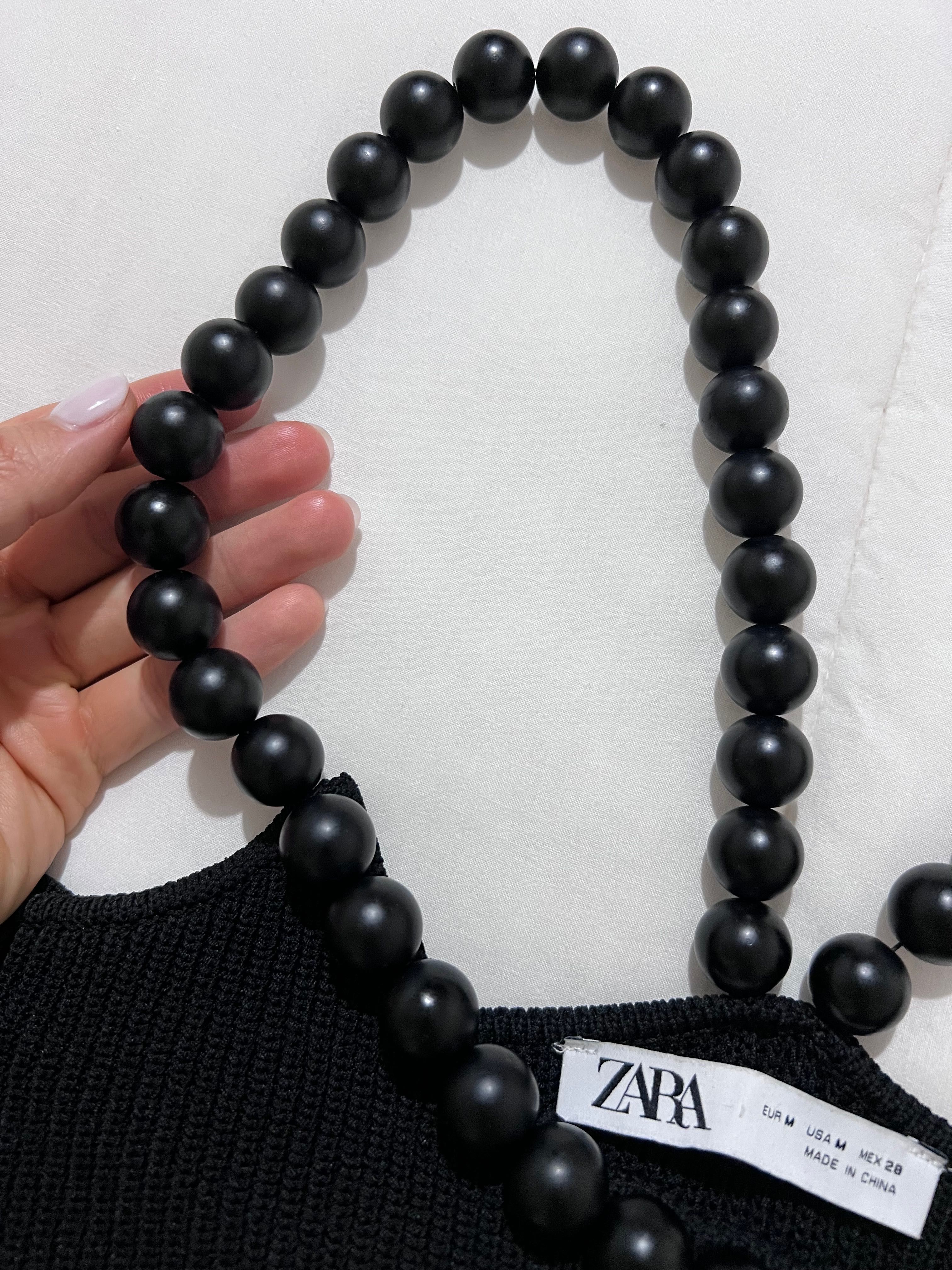 Top preto malha com alças de bolas ZARA