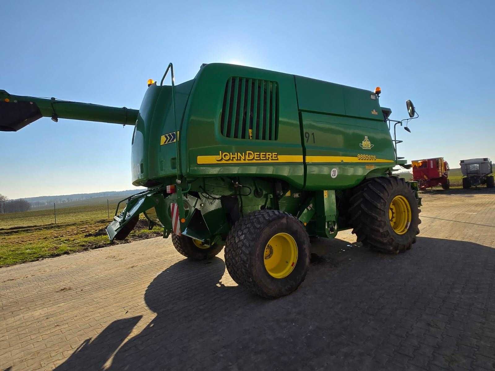 Kombajn zbożowy John Deere 9880