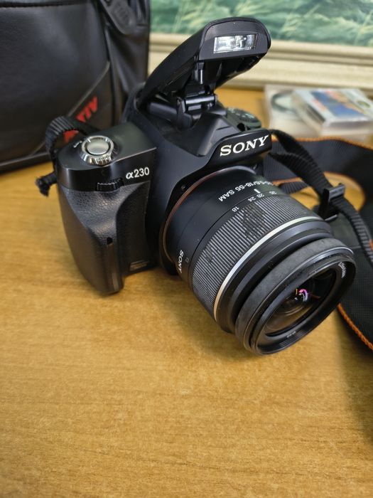 Sony Alpha A230 + obiektyw 18–55mm SAM + 4 akumulatory + 7 kart