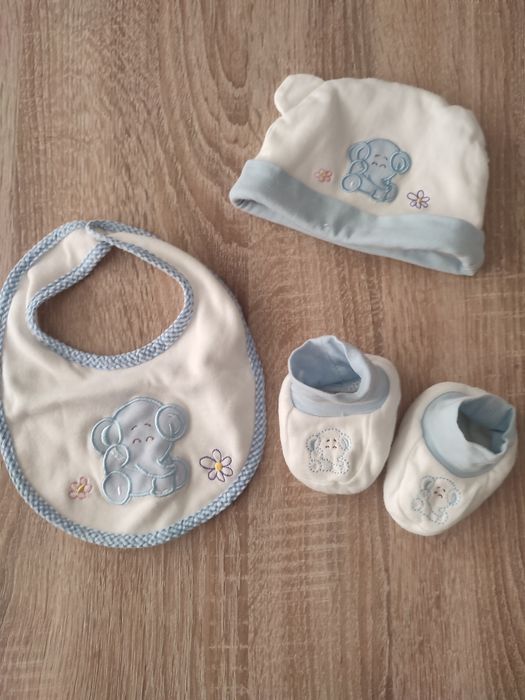 Komplecik Baby Bow Czapka, papucie, śliniak