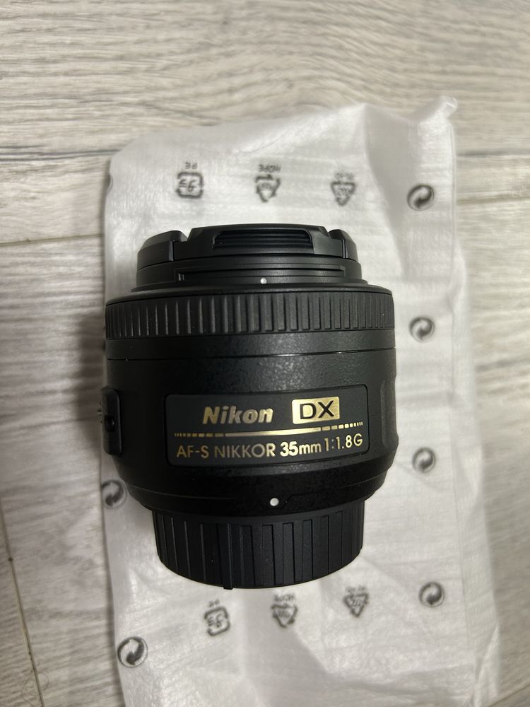 Nikon 35mm f/1.8 G DX AF-S Nikkor Об‘єктив