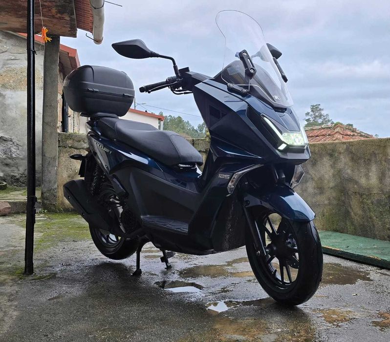 Kymco Skytown 125 – 2025 – 1.750 km – Como novo + Top case
