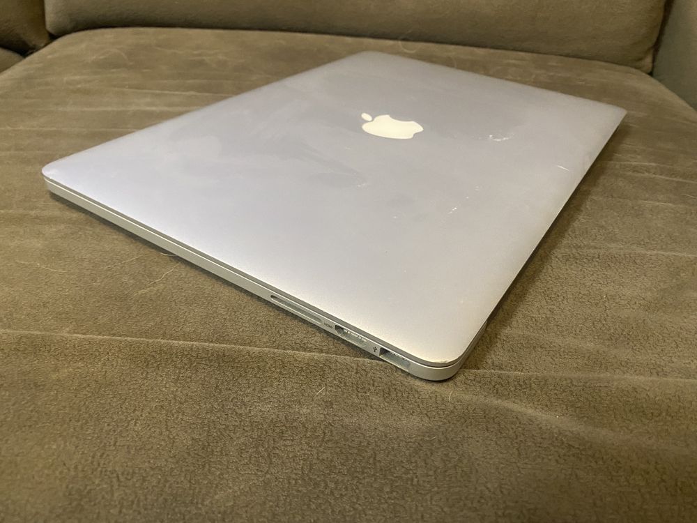 Macbook pro retina 15,4 i7 2.2 16gb 256gb