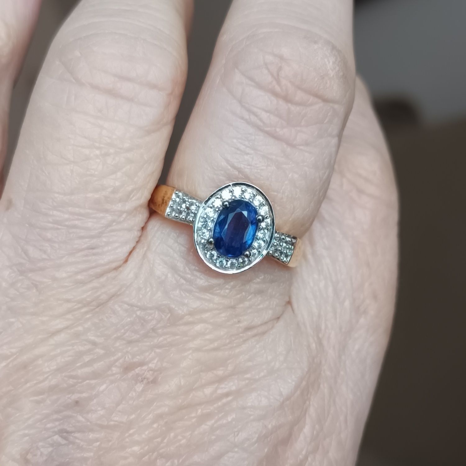 Pierścionek że śr. pozł. z KYANITE DAHA 1.38 ct