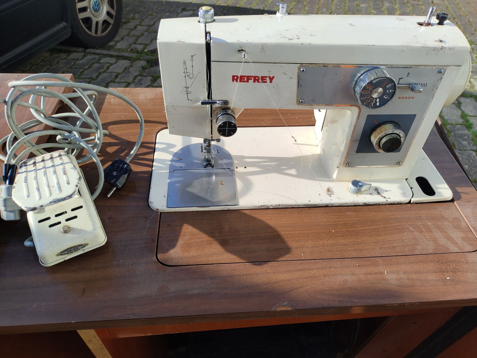 Máquina de costura Refrey