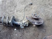 toyota VERSO 14-18 noga zwrotnica amortyzator prawy przód 1,6 d-4d