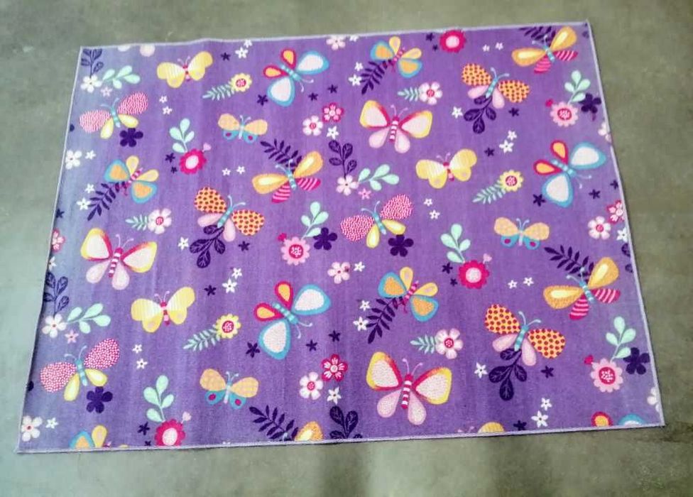 Dywan dziecięcy 150x200cm fioletowy w motyle dla dzieci
