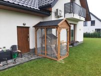 Buda dla kota z wolierą