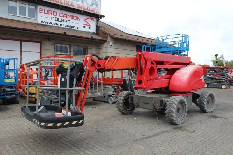 Genie koszowy zwyżka terenowy 4x4 16 m 17 m 18 m 20 m 21 m  samojezdny przegubowy elektryczny spalinowy na przyczepie jlg haulotte