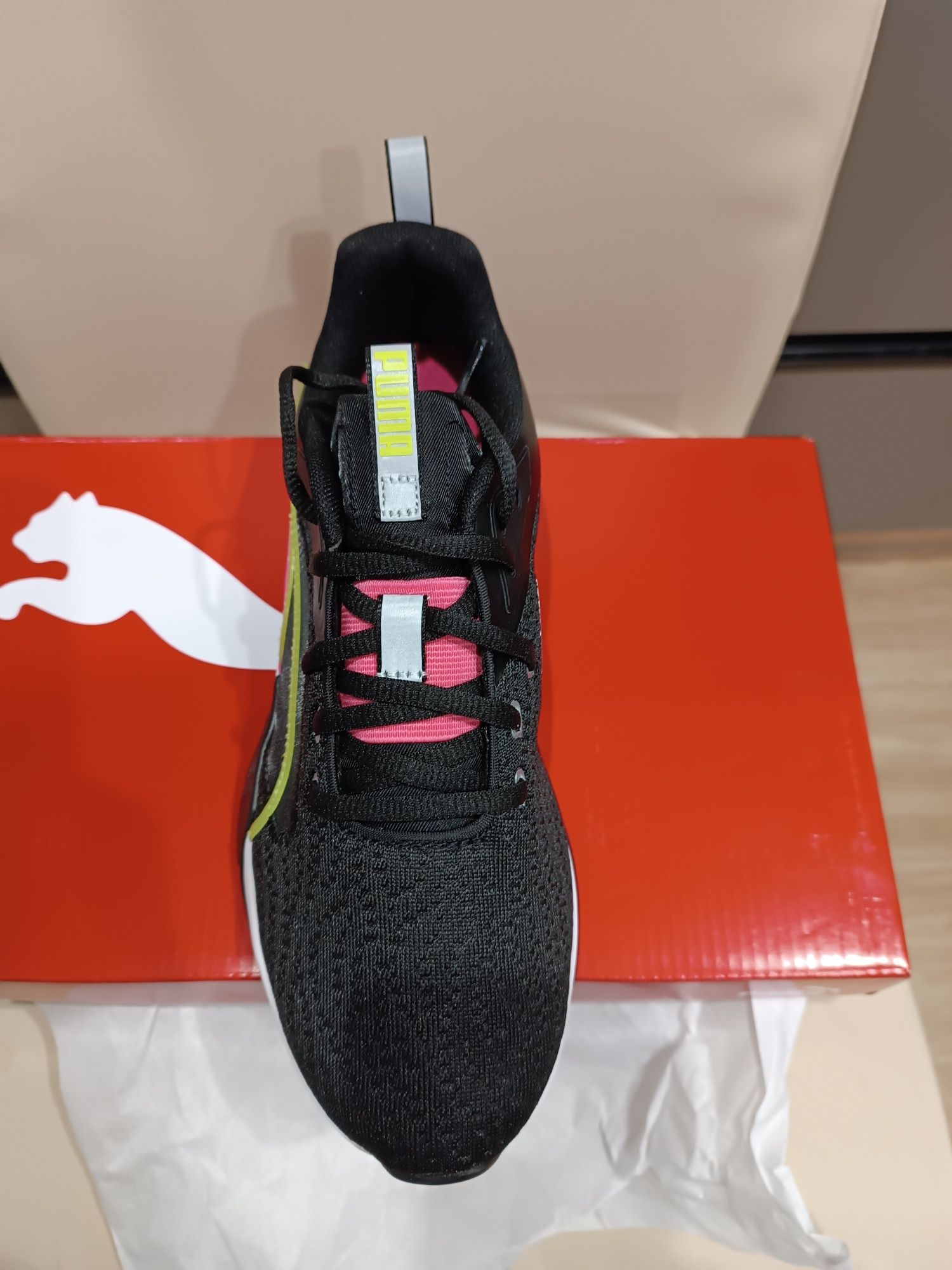 Czarno-różowe sneakersy damskie firmy Puma