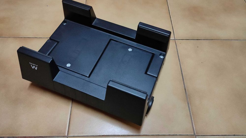 Suporte de CPU Ewent com Rodas