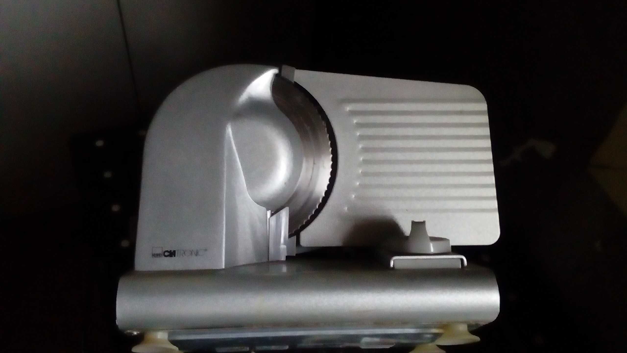 Fatiadora e fervedor elétricos