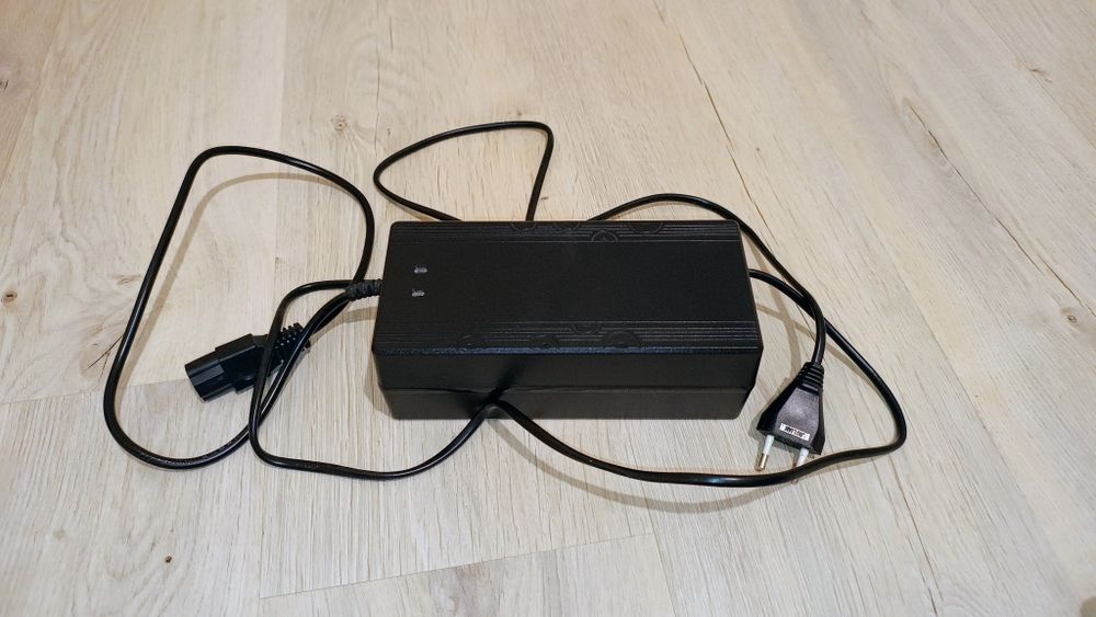 Зарядний пристрій для li-ion 10A 24V