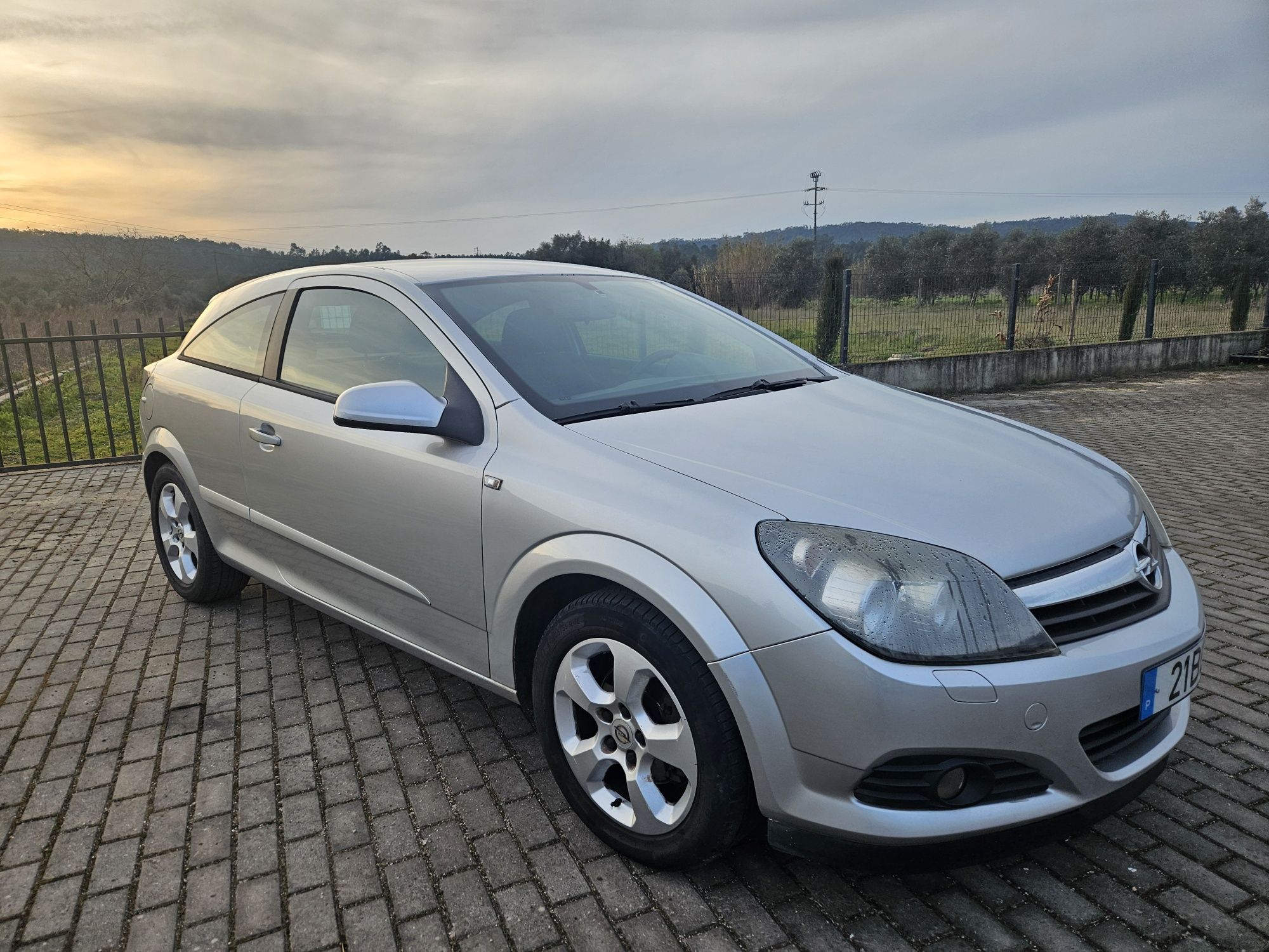 Opel Astra GTC 1.3 cdti 70€/Mês