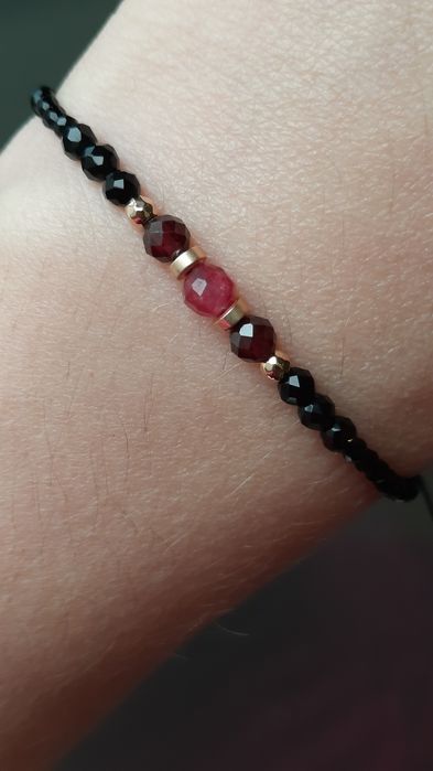Bransoletka  czarny/różowy turmalinem, granat