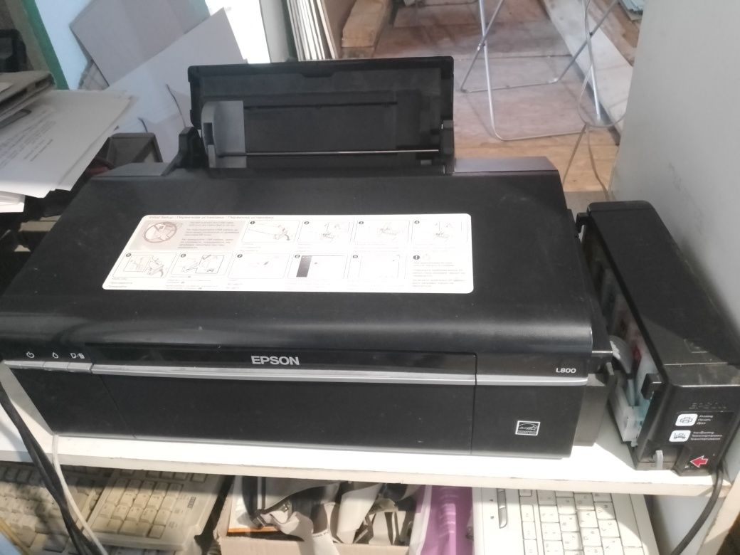 Продам два принтери 6 кольорів Epson L800