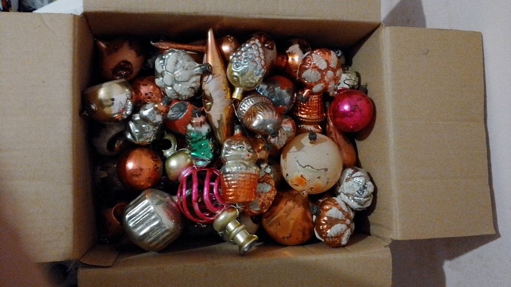 Новорічні іграшки