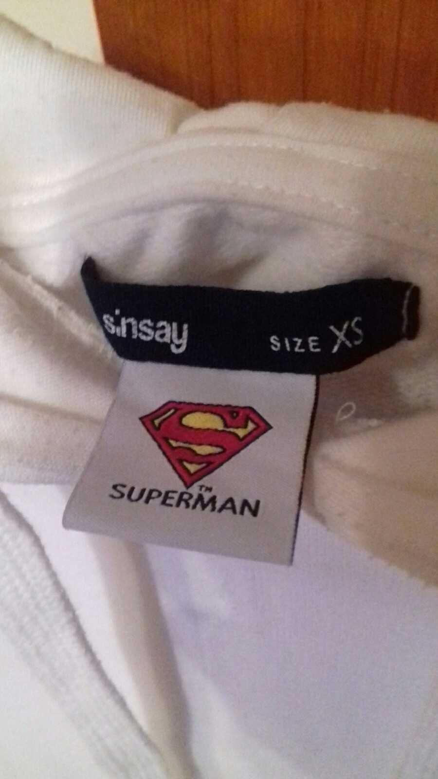 biała bluza  Sinsay z  kapturem i logo Superman rozmiar XS