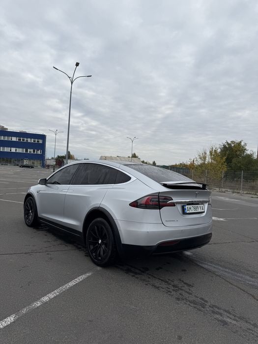 Тесла модел Х 90D максимальная комплектация 3 рядная