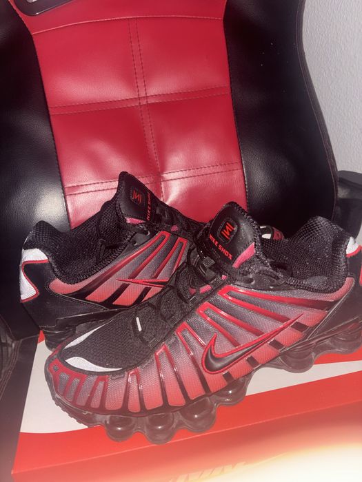 Shox TL pretos e vermelhos