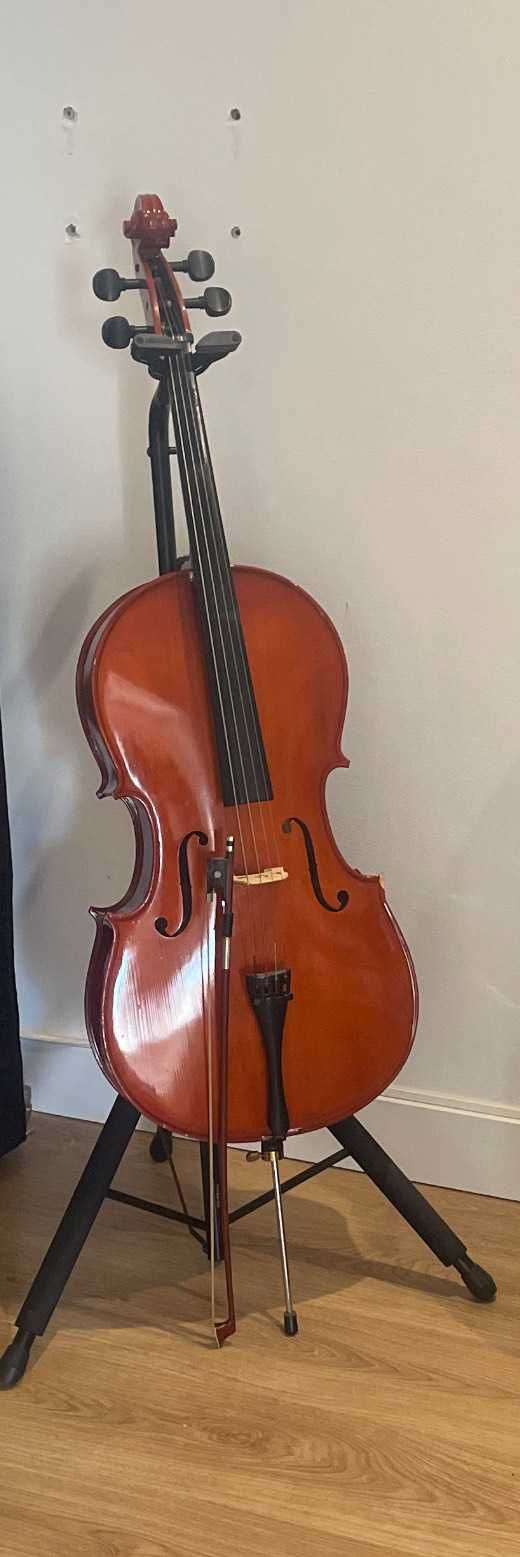 Violoncelo usado com suporte tripé