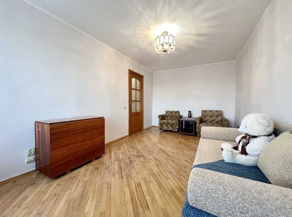 2кім 52м + кладовка Кармелюка / поруч озеро