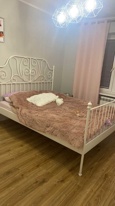 Łóżko metalowe białe