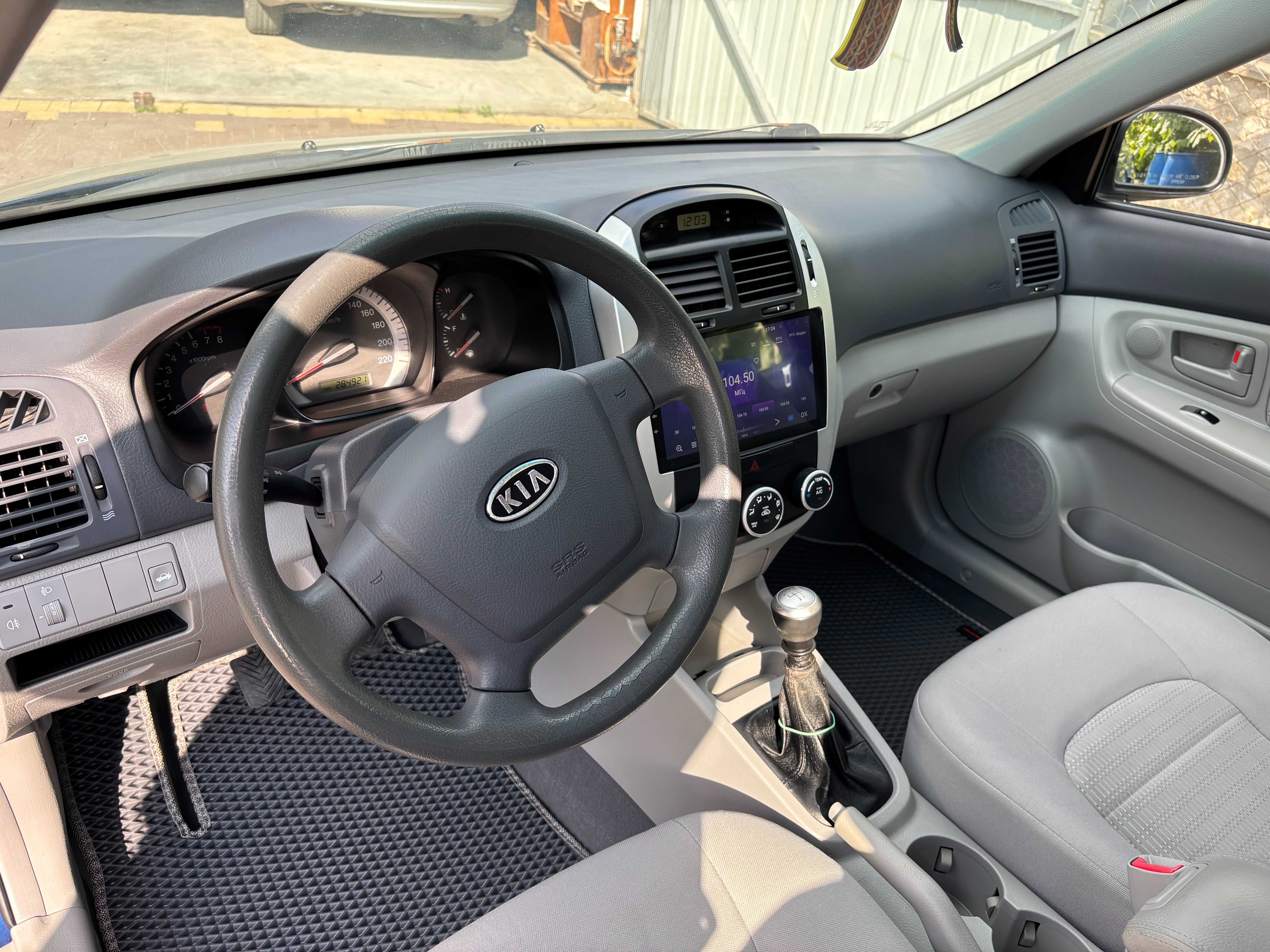 автомобіль КІА CERATO
