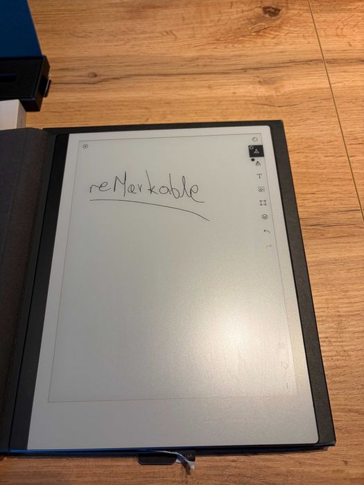 Tablet reMarkable 2 z rysikiem Marker Plus i czarnym folio