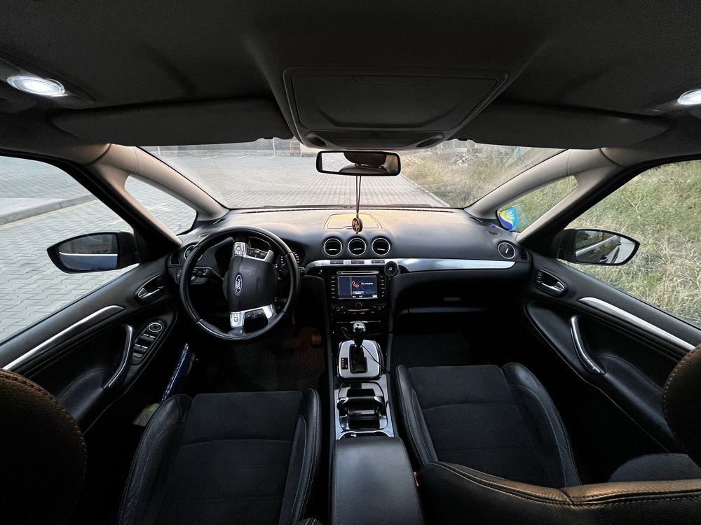 Ford S-Max.