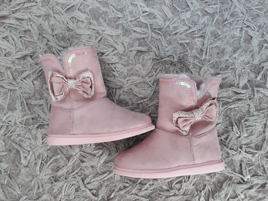 Śliczne kozaki dla dziewczynki