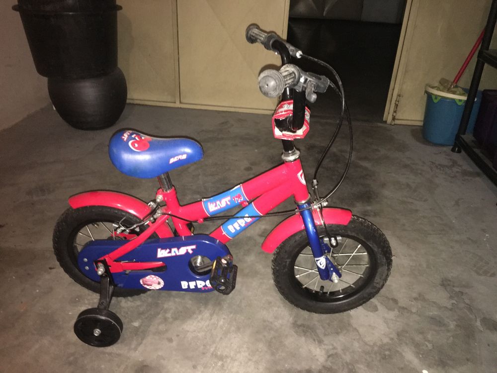 Vendo bicicleta criança, pouco uso.