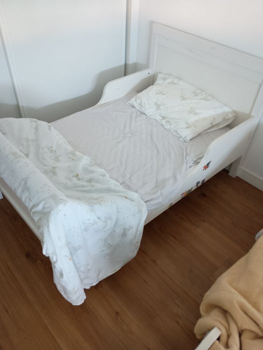 1 Cama do IKEA Sundvik com estrado de ripas
