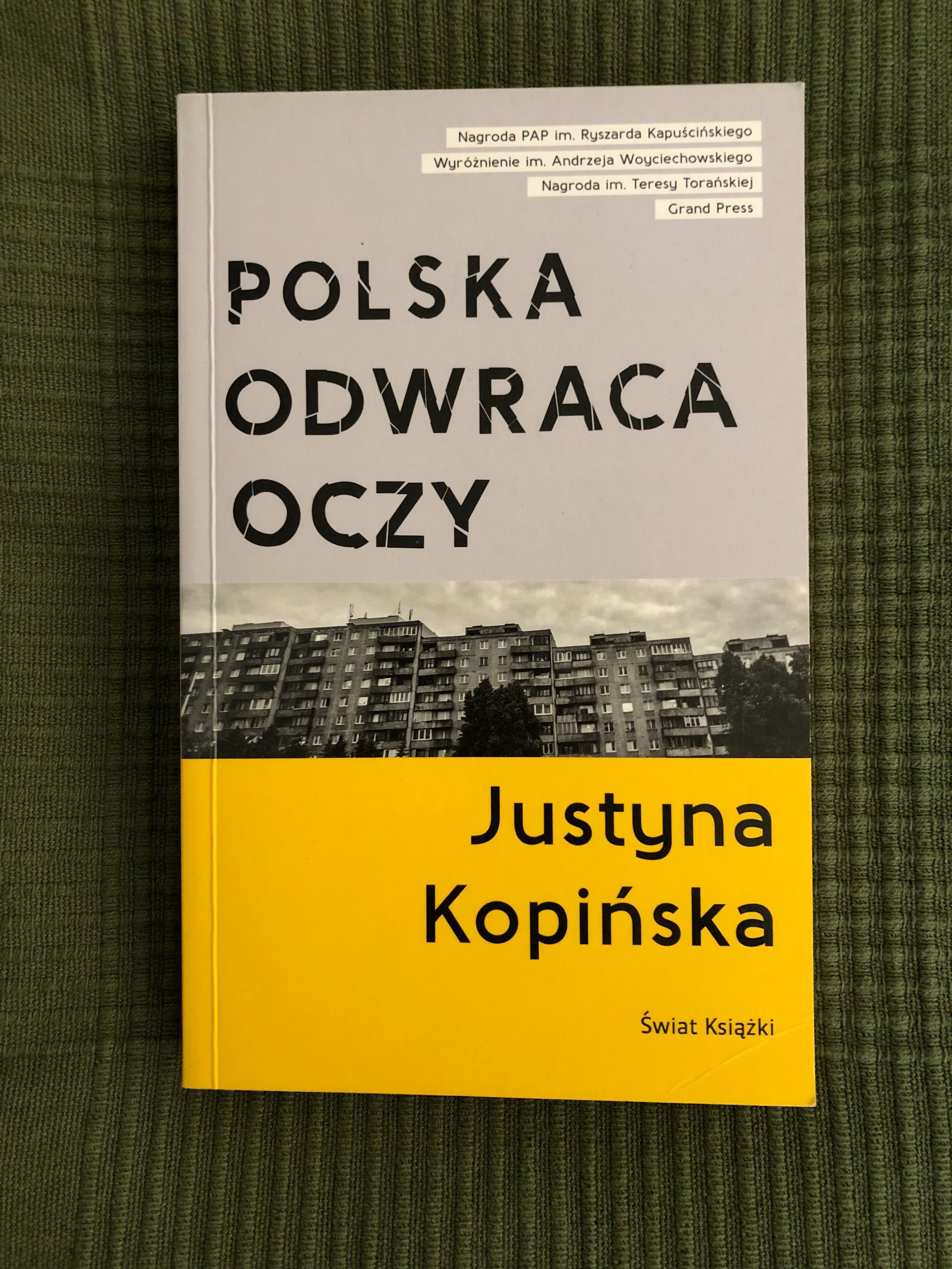 Justyna Kopińska, Polska odwraca oczy