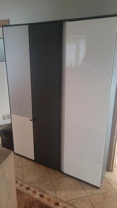 Dwie szafy do pokoju młodzieżowego