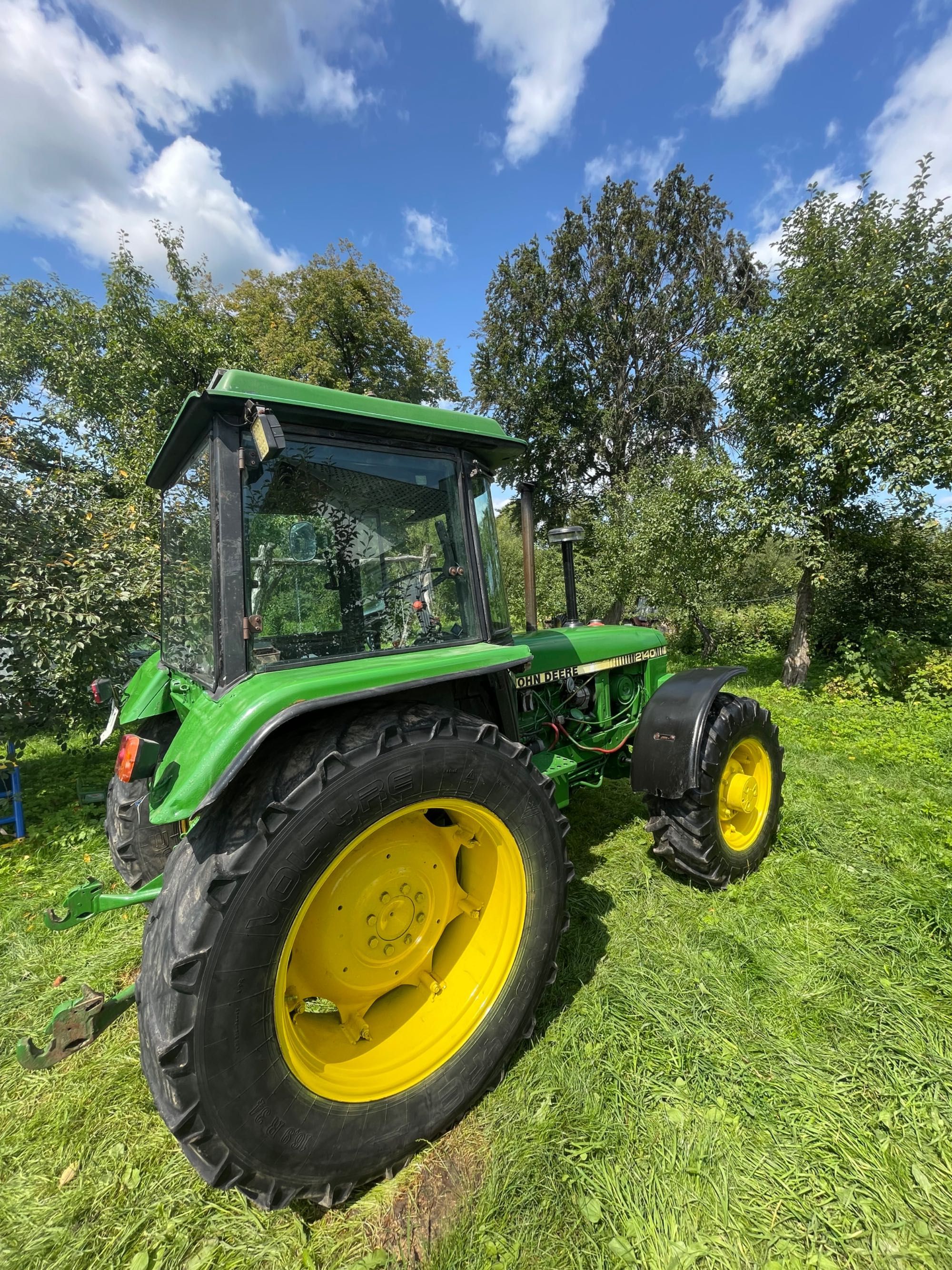 Трактор John Deere 2140