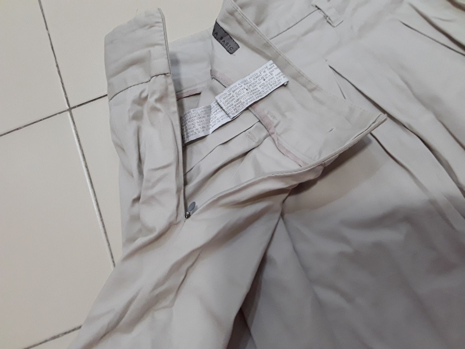 Saia em creme claro da Zara Basic tam. L com cintura larga