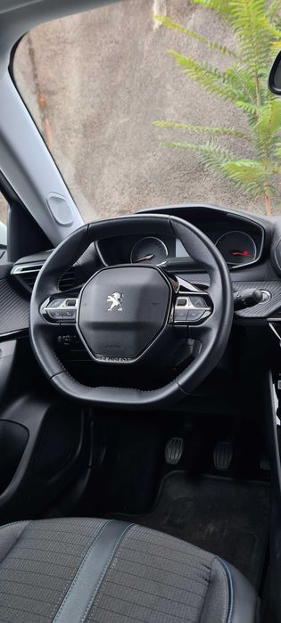 PEUGEOT 2008 1.2 PURETECH ALLURE