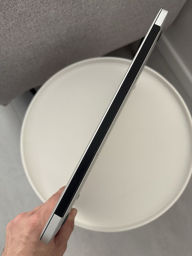 Macbook Air 13 2017 ( i7 2.2/3.2 Ghz, 8 gb Ram, 256GB ssd, 94% АКб )
