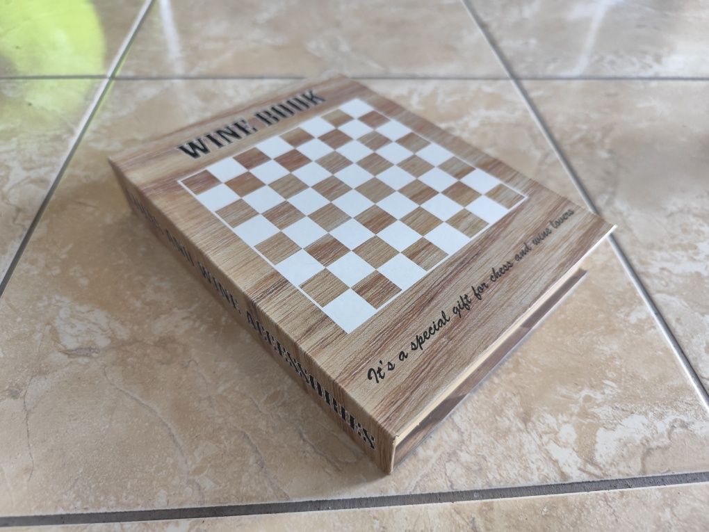 Wine book + jogo xadrez